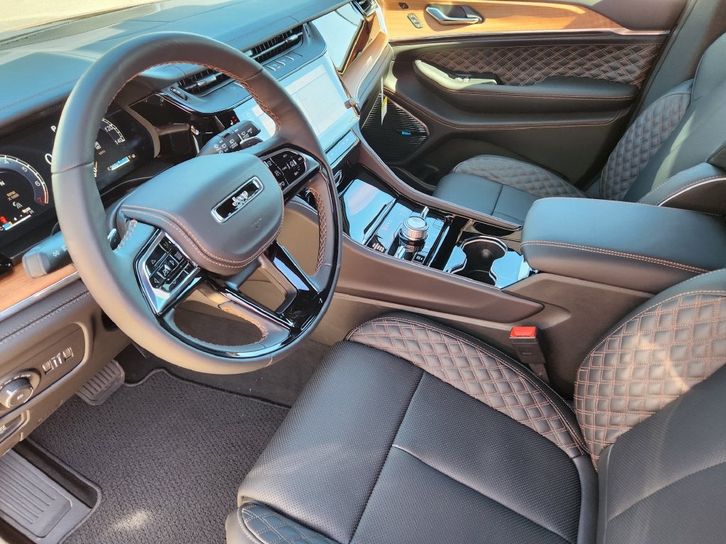 2027 Jeep Grand Cherokee Summit