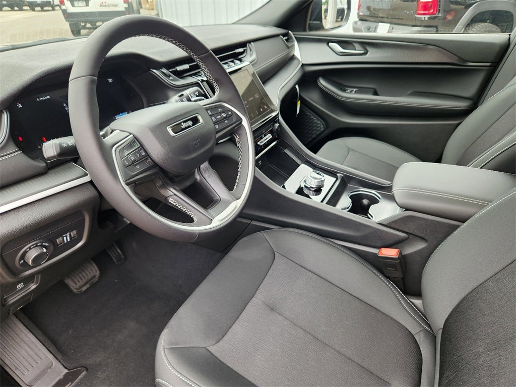 2025 Jeep Grand Cherokee GRAND CHEROKEE L LAREDO X 4X4