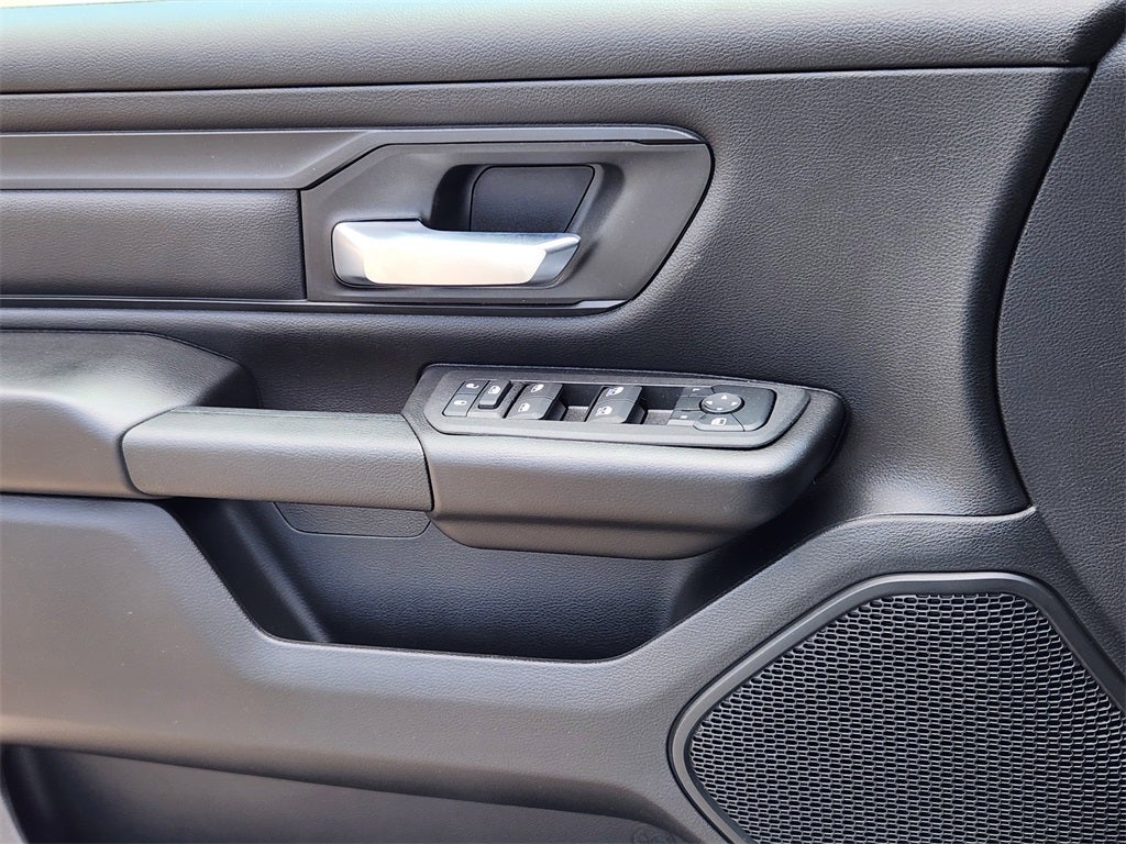 2025 RAM 1500 RAM 1500 TRADESMAN CREW CAB 4X4 5'7' BOX