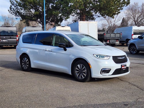 2024 Chrysler Pacifica Hybrid Select