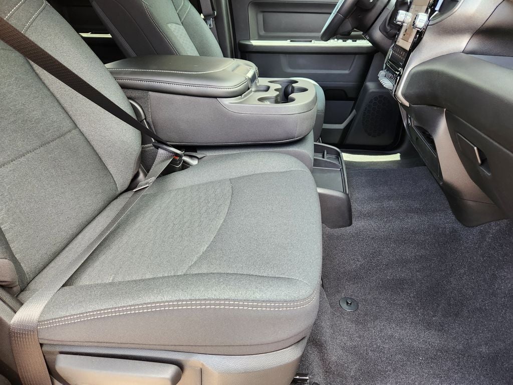 2026 RAM 3500 RAM 3500 TRADESMAN CREW CAB 4X4 6'4' BOX