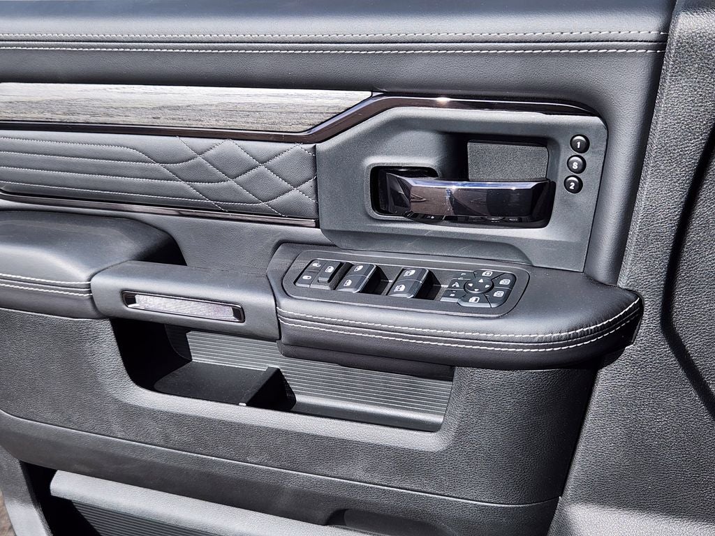 2026 RAM 3500 RAM 3500 LIMITED CREW CAB 4X4 8' BOX