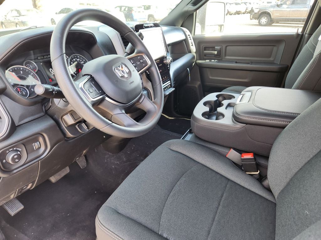 2026 RAM 3500 RAM 3500 TRADESMAN CREW CAB 4X4 8' BOX