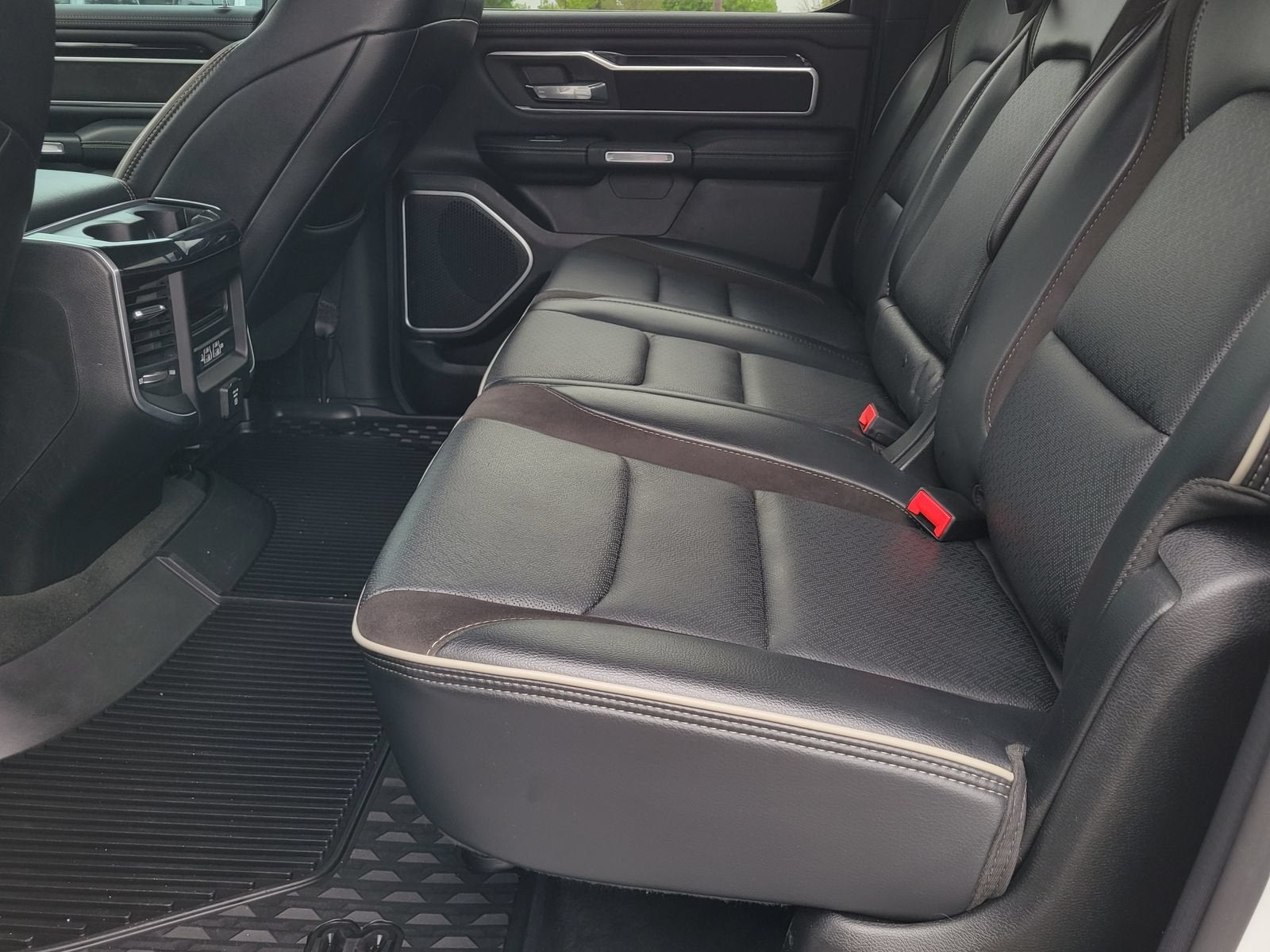 2020 RAM 1500 Laramie Crew Cab 4x4 5'7" Box