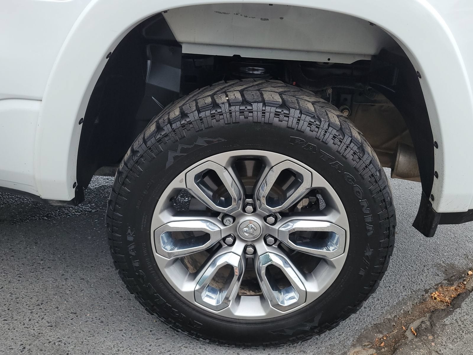 2020 RAM 1500 Laramie Crew Cab 4x4 5'7" Box
