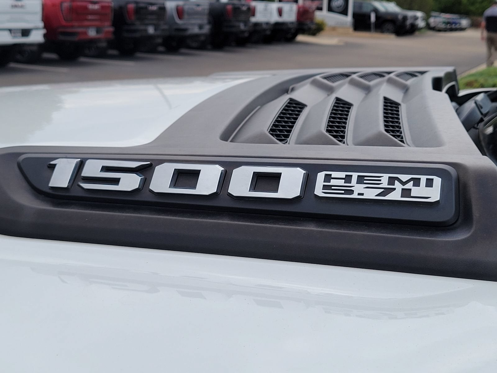 2020 RAM 1500 Laramie Crew Cab 4x4 5'7" Box