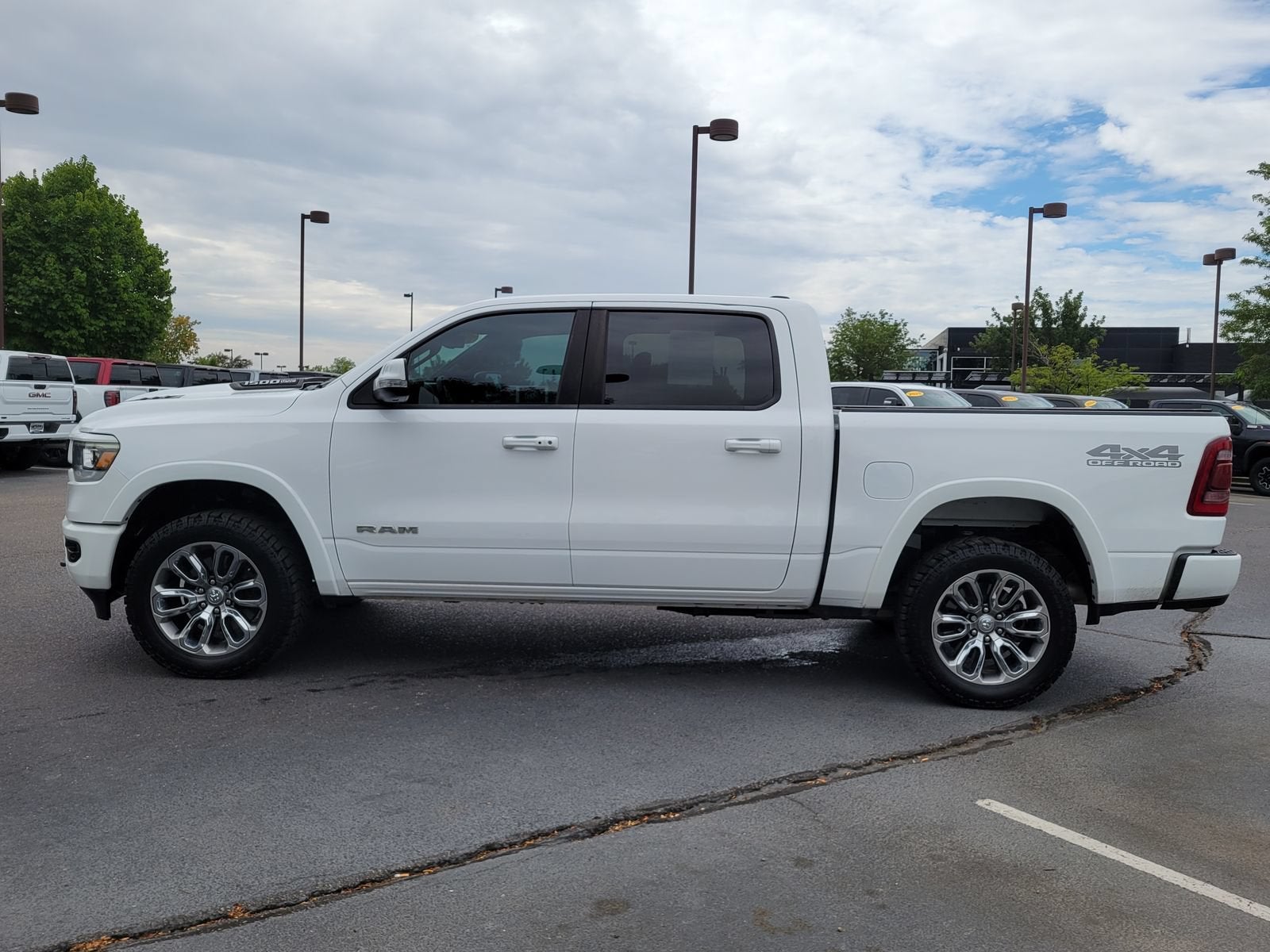 2020 RAM 1500 Laramie Crew Cab 4x4 5'7" Box