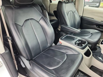 2023 Chrysler Pacifica Hybrid Touring L