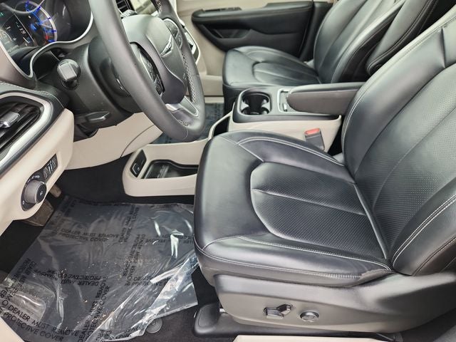 2023 Chrysler Pacifica Hybrid Touring L