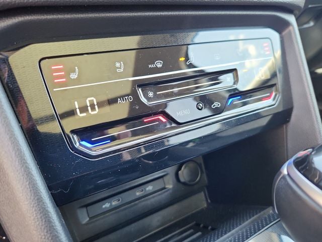 2025 Volkswagen Taos SEL