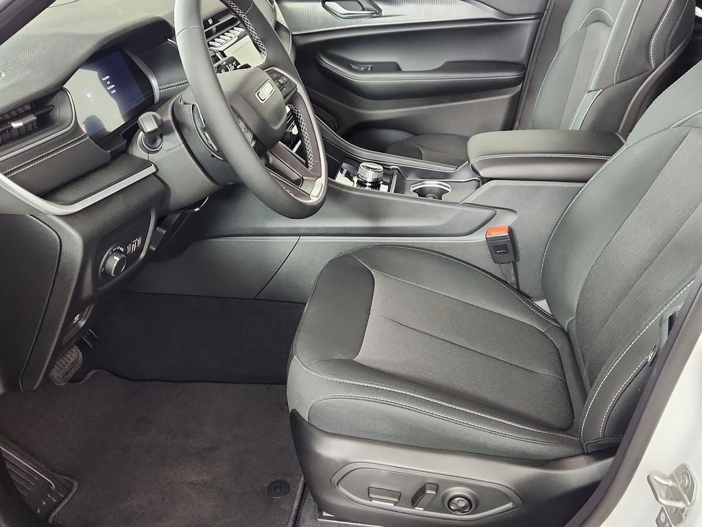 2025 Jeep Grand Cherokee L GRAND CHEROKEE L LAREDO X 4X4