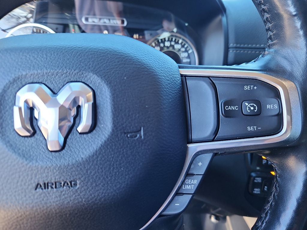 2020 RAM 1500 Laramie Crew Cab 4x4 5'7' Box