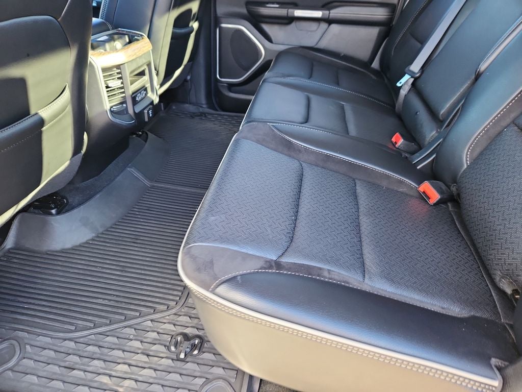 2020 RAM 1500 Laramie Crew Cab 4x4 5'7' Box