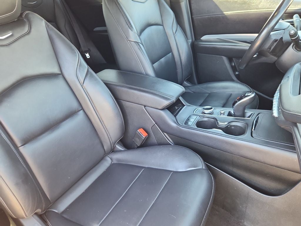 2022 Cadillac XT4 FWD Premium Luxury