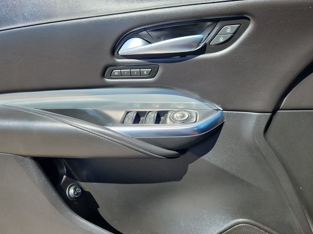 2022 Cadillac XT4 FWD Premium Luxury