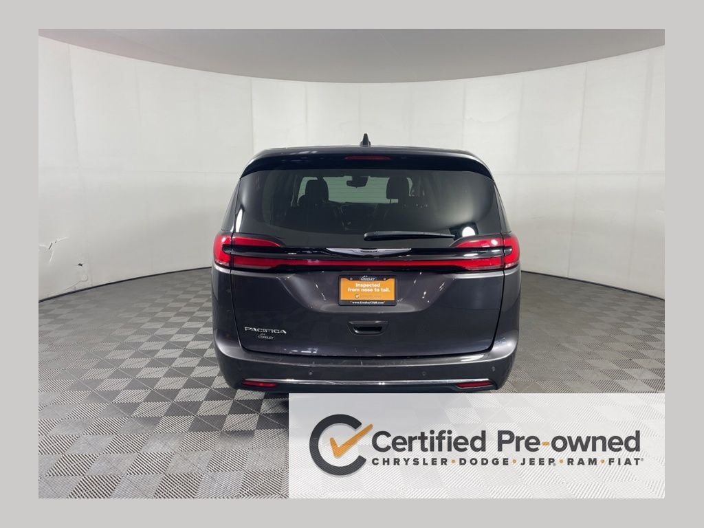 2023 Chrysler Pacifica Touring L's photo