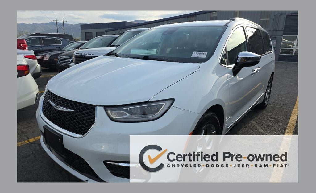 2023 Chrysler Pacifica Limited's photo