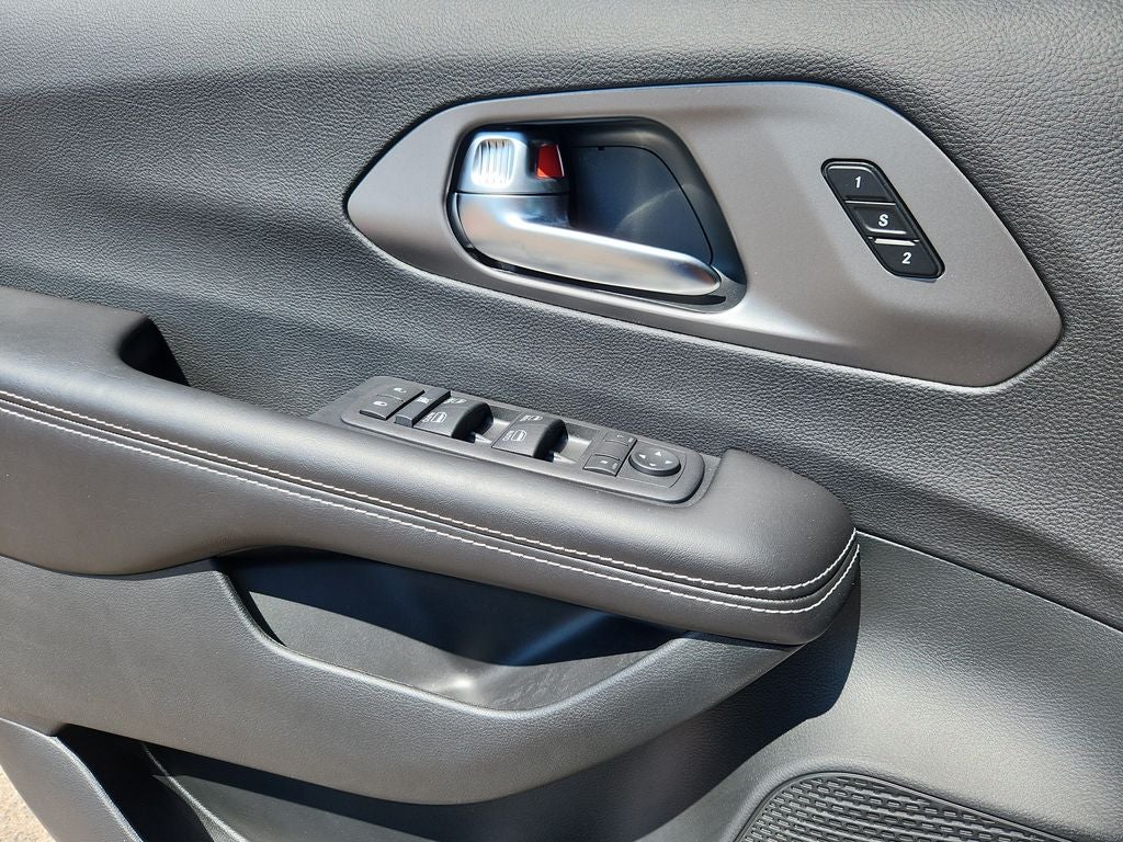 2027 Chrysler Pacifica PACIFICA SELECT AWD