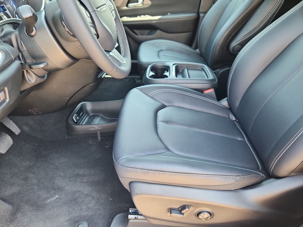 2027 Chrysler Pacifica PACIFICA SELECT AWD