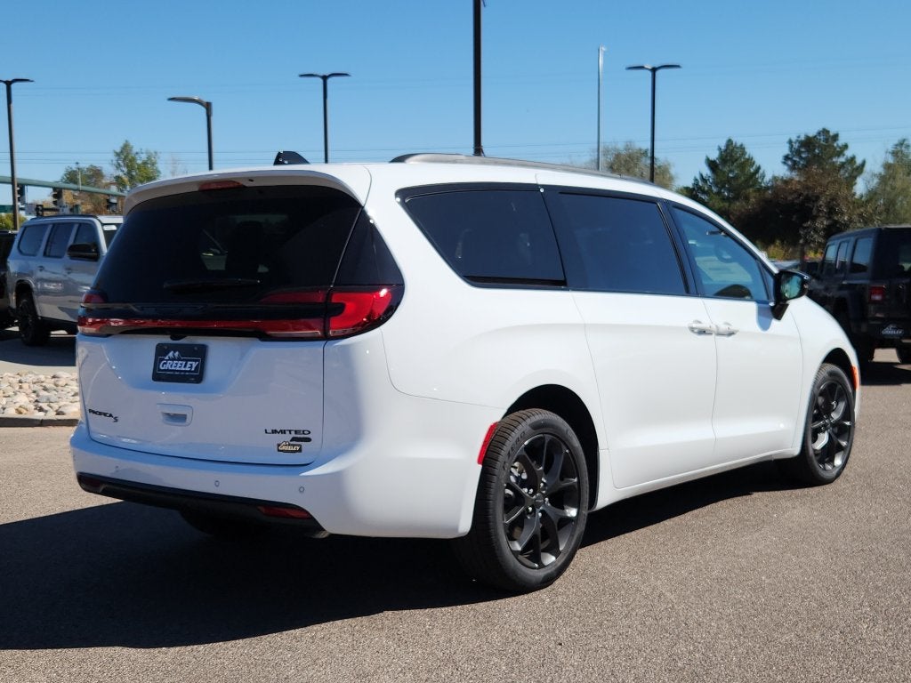 2027 Chrysler Pacifica Limited