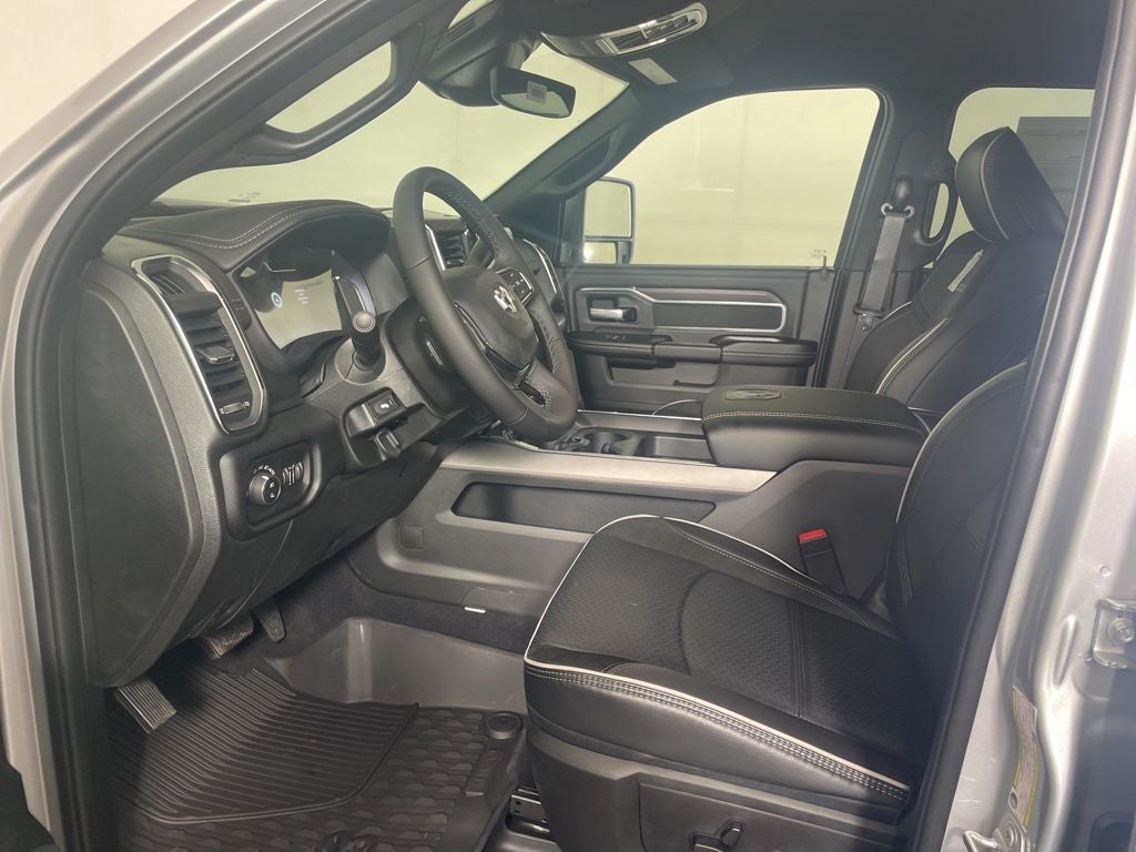 2026 RAM 3500 RAM 3500 LARAMIE CREW CAB 4X4 8' BOX