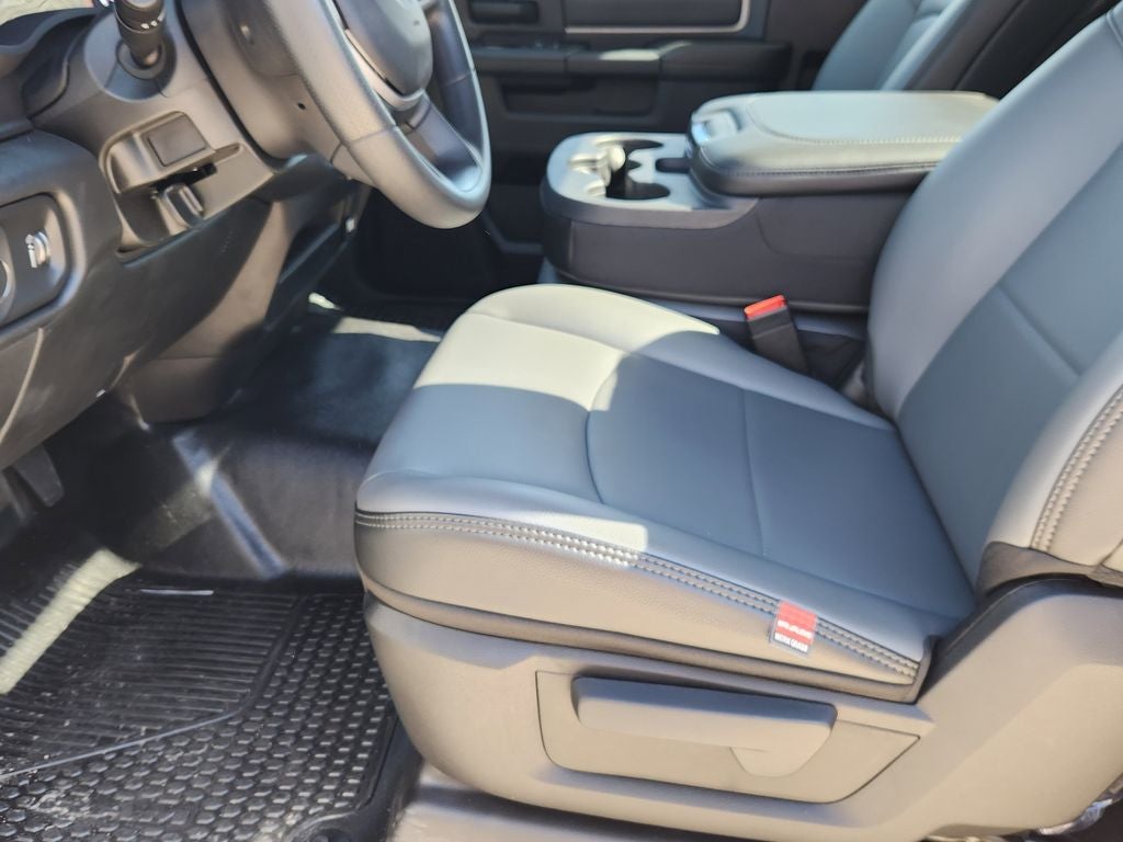 2024 RAM 5500 Chassis Cab RAM 5500 TRADESMAN CHASSIS REGULAR CAB 4X4 84' CA