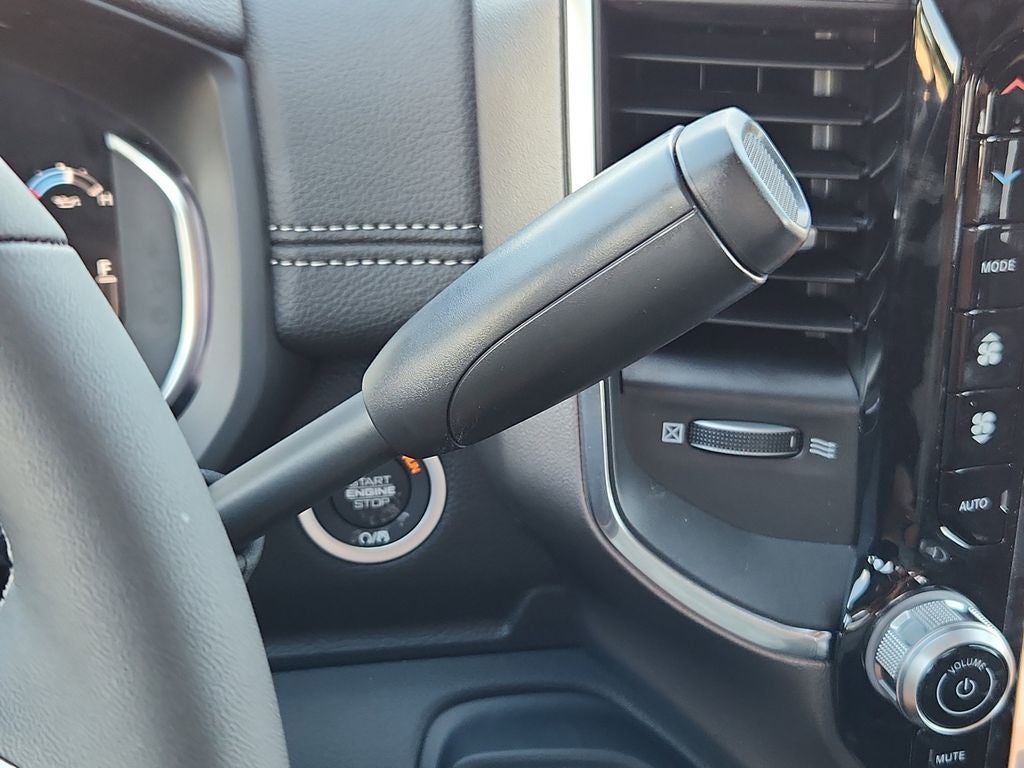 2026 RAM 5500 Chassis Cab RAM 5500 BIG HORN CHASSIS CREW CAB 4X4 84' CA