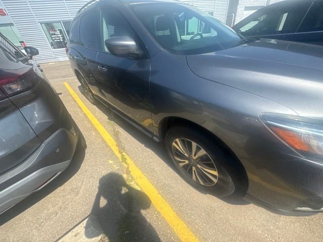 2018 Nissan Pathfinder SV