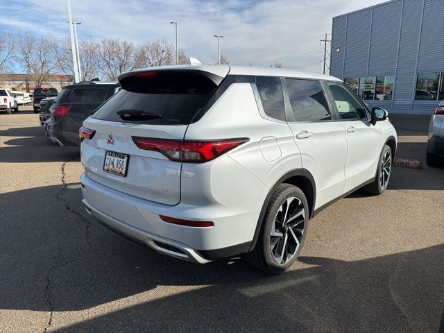 2023 Mitsubishi Outlander SE