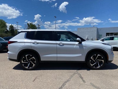 2024 Mitsubishi Outlander SE