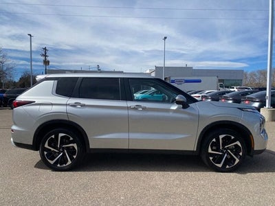 2024 Mitsubishi Outlander SE
