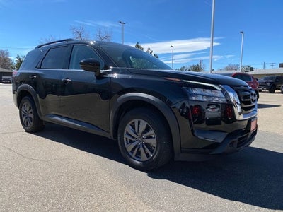 2025 Nissan Pathfinder SV