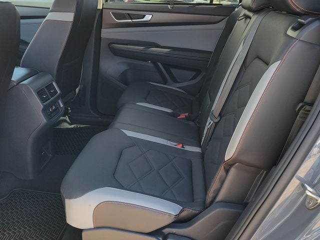 2024 Volkswagen Atlas 2.0T Peak Edition SE w/Technology