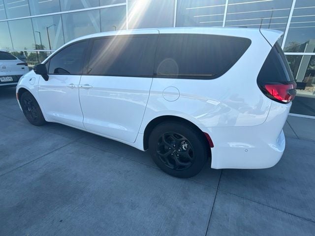2024 Chrysler Pacifica Hybrid Select S Appearance